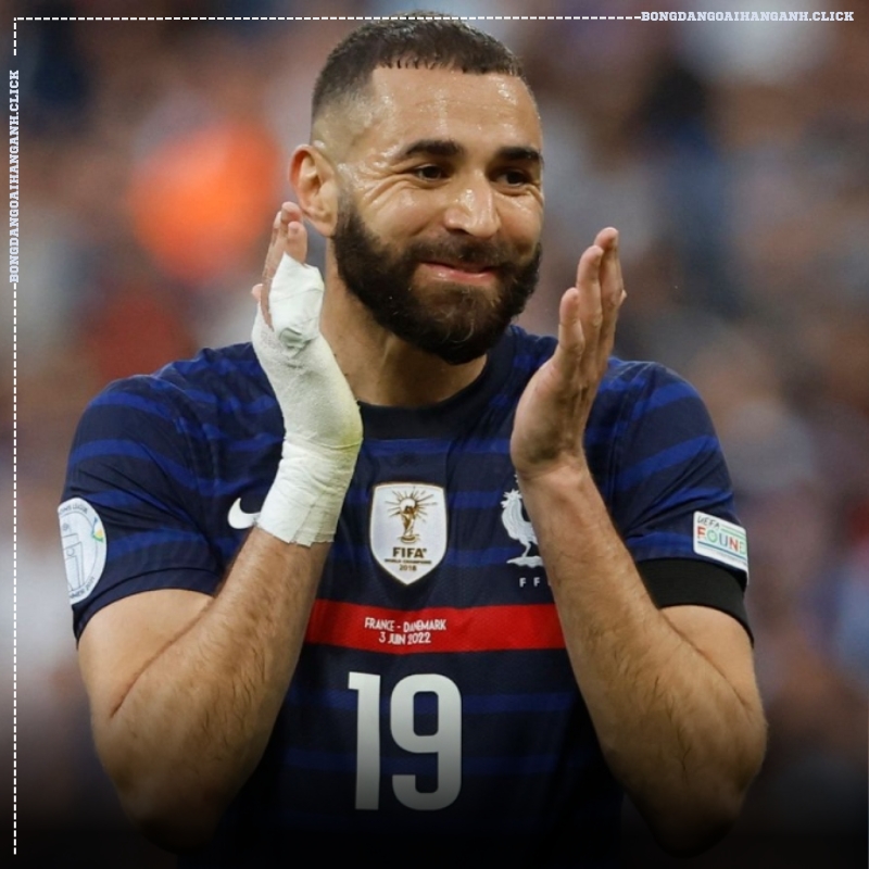 Benzema đang tạm thời mặc chiếc áo số 19